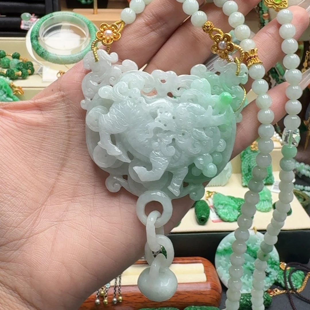 翡翠未镶嵌颈饰翡翠吊坠