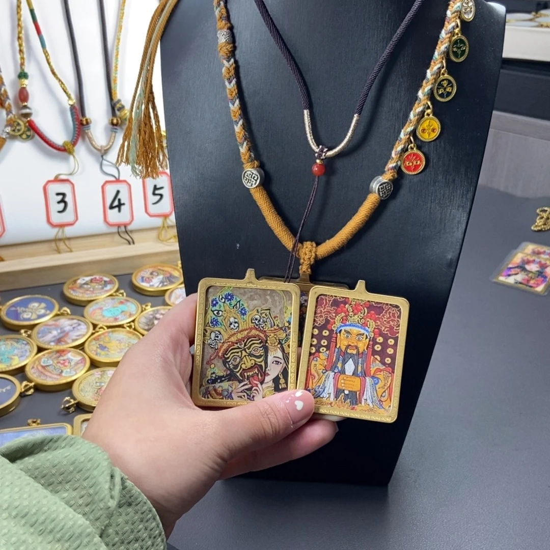 吊坠美丽的唐卡在这里结缘