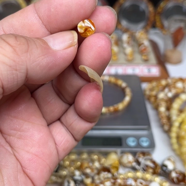 不***咸琥珀未镶嵌裸石23号