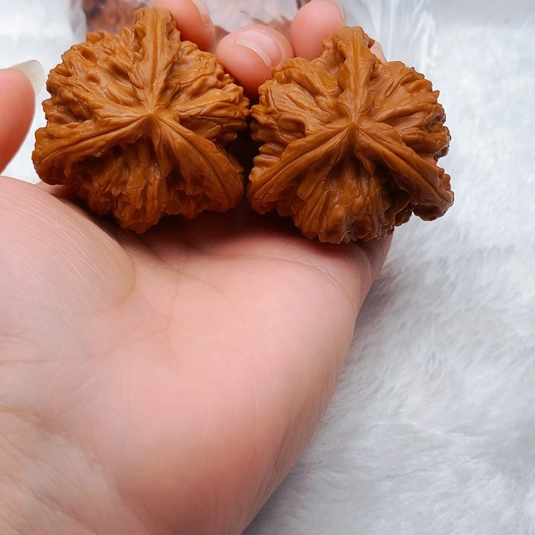 忍***文玩核桃吊坠三棱