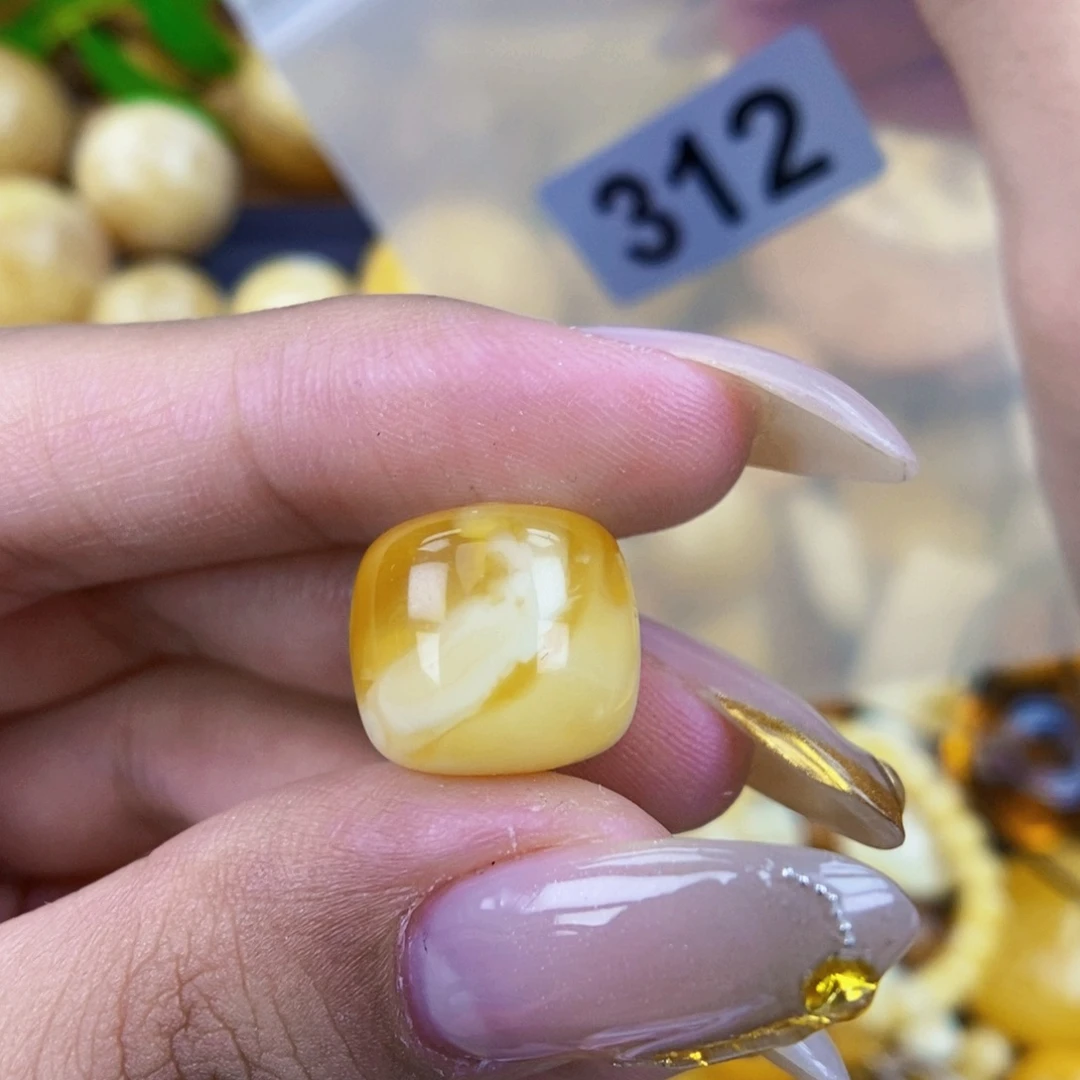 琥珀未镶嵌珠宝奇石14.1 小皮坑