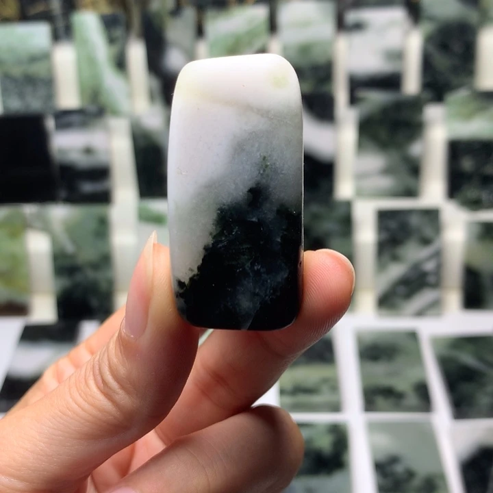 独山玉颈饰未镶嵌