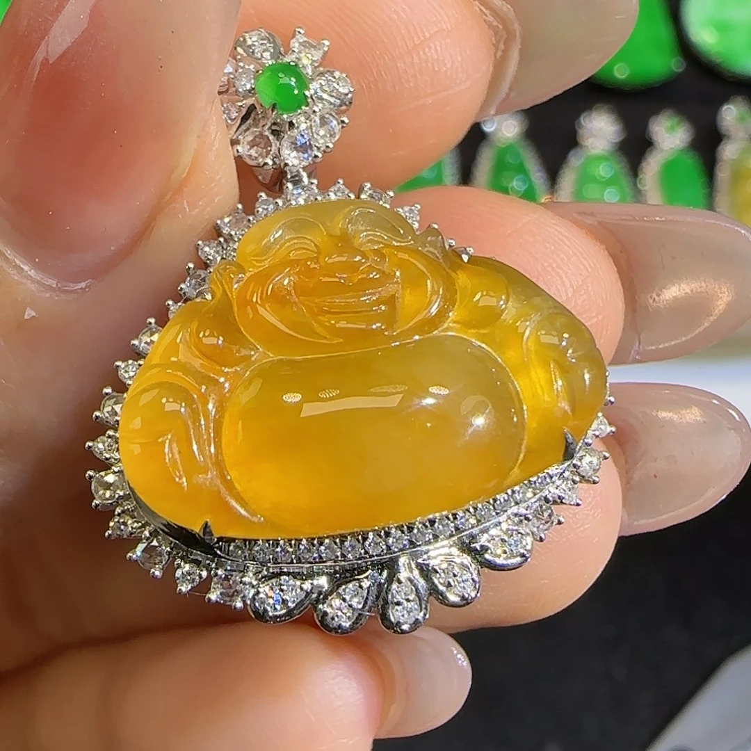 翡翠颈饰18K金镶嵌。