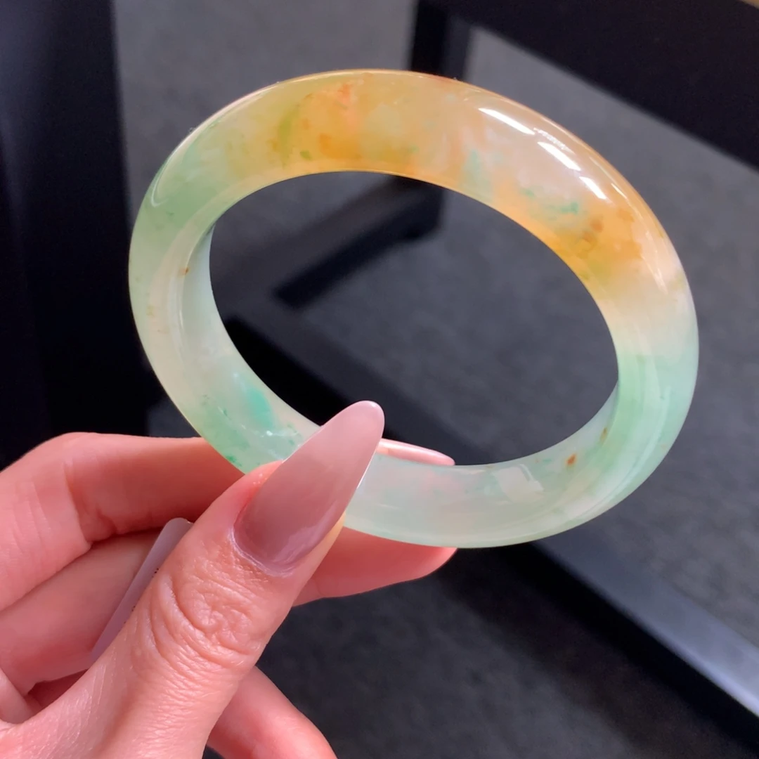 柠***酸石英质玉未镶嵌手镯