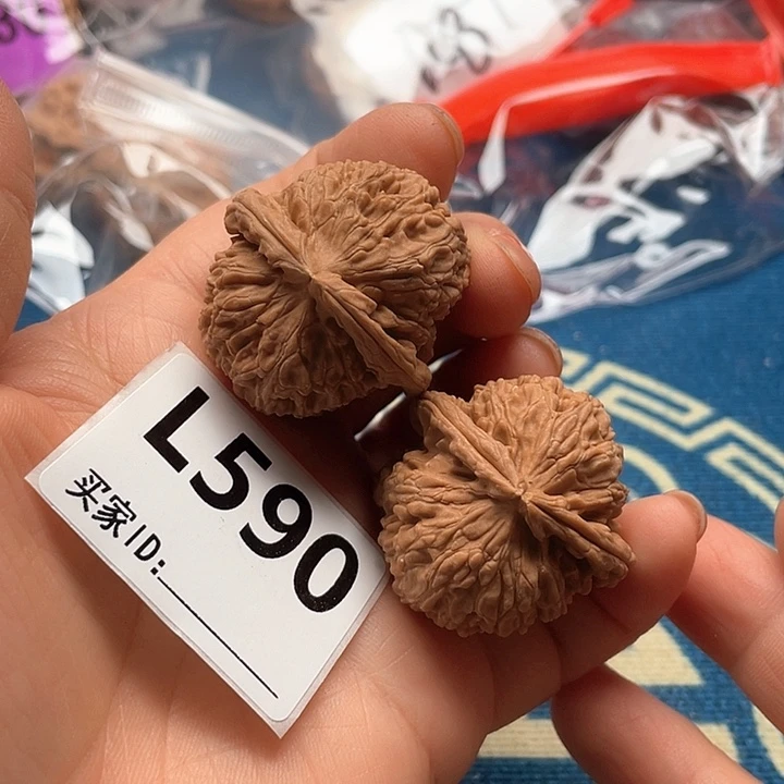 文玩核桃把件白狮