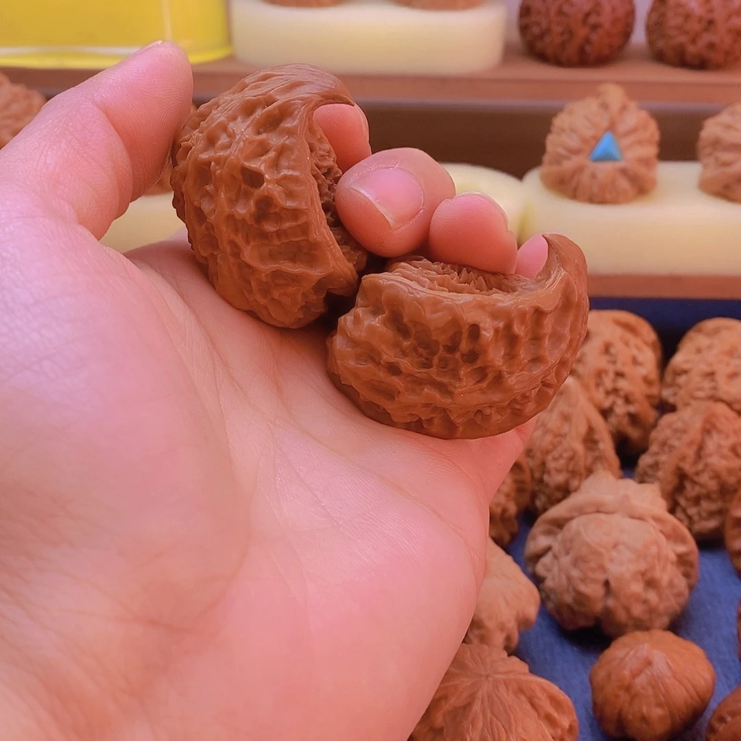 文玩核桃把件天然异形钩子全品