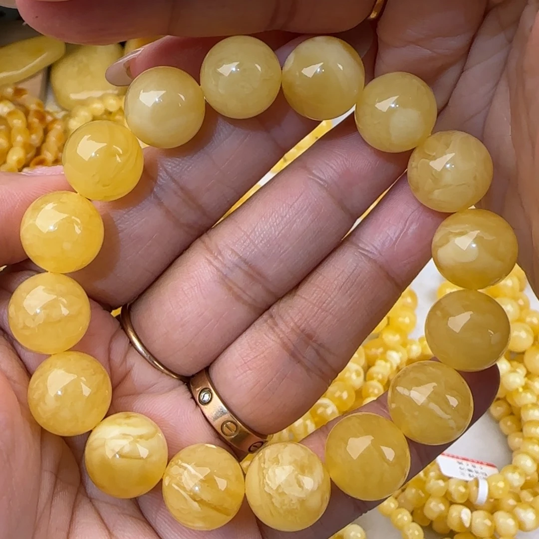 蜜蜡未镶嵌手链鸡油黄飘白花圆珠手串