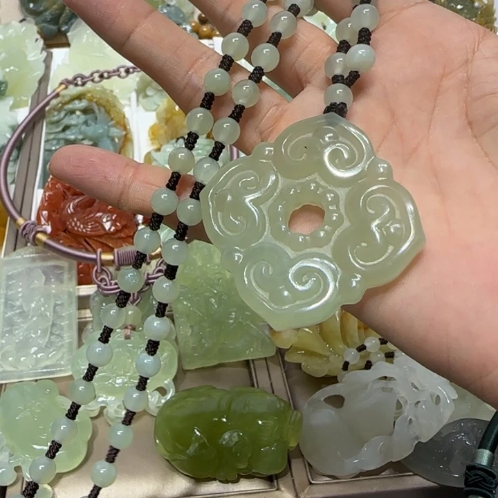 蛇纹石玉吊坠未镶嵌