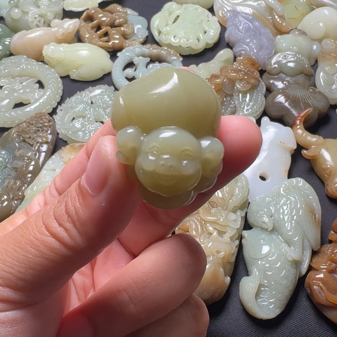 湿***婆和田玉未镶嵌颈饰