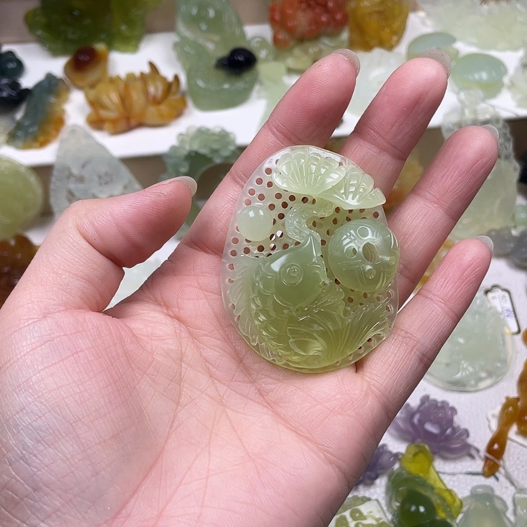 蛇纹石玉未镶嵌颈饰