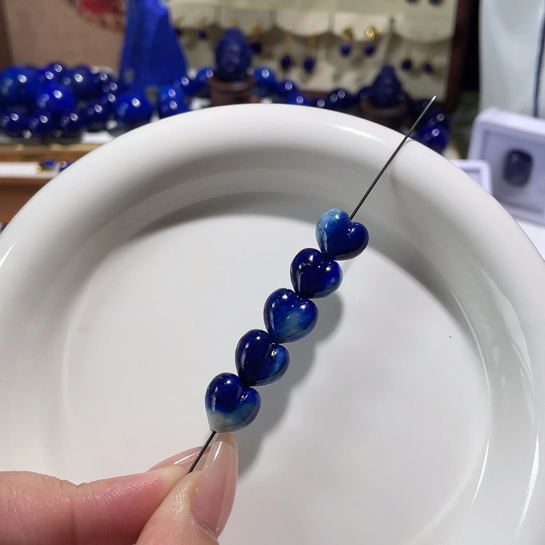 青金石未镶嵌屁桃5颗