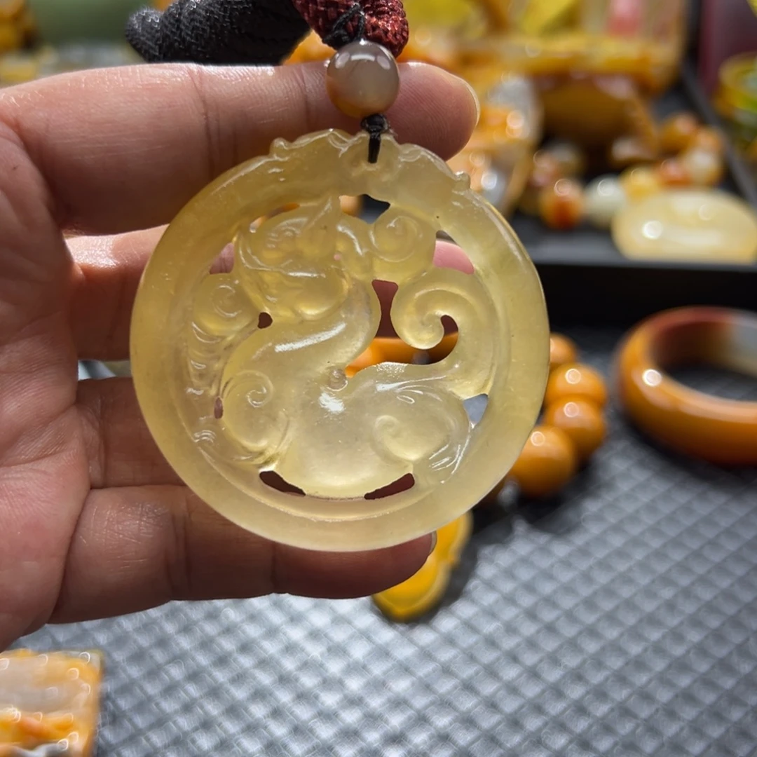颈饰未镶嵌石英质玉
