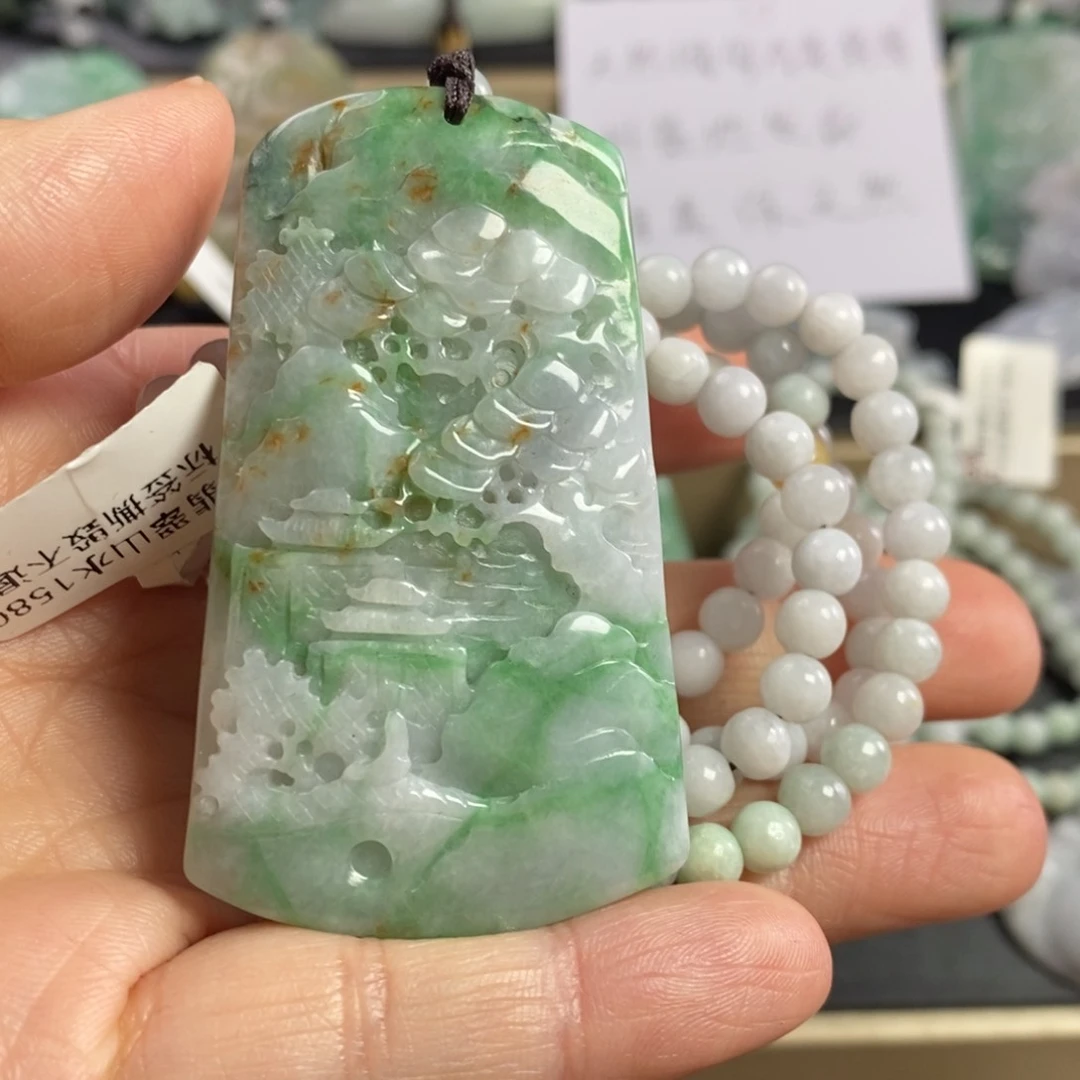 翡翠颈饰未镶嵌山水