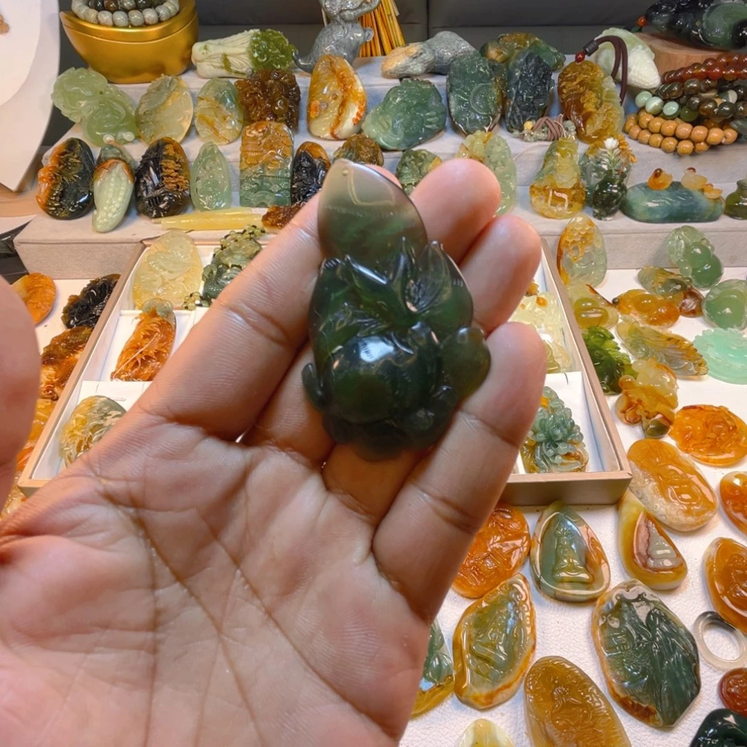 蛇纹石玉未镶嵌颈饰
