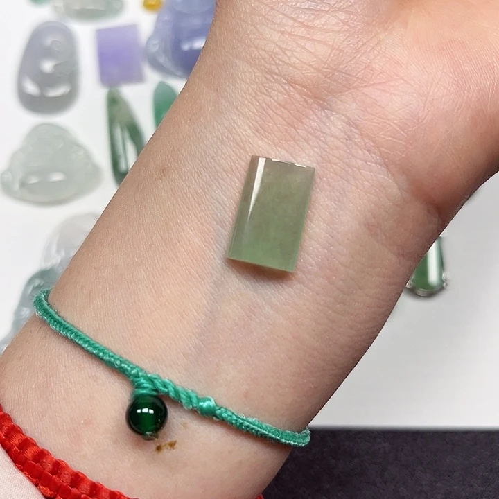 翡翠颈饰未镶嵌翡翠无事牌