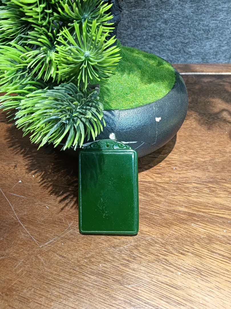 菠菜绿无事牌吊坠