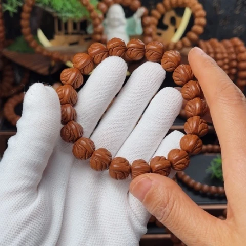 吊坠桃核13玉龙脊手串