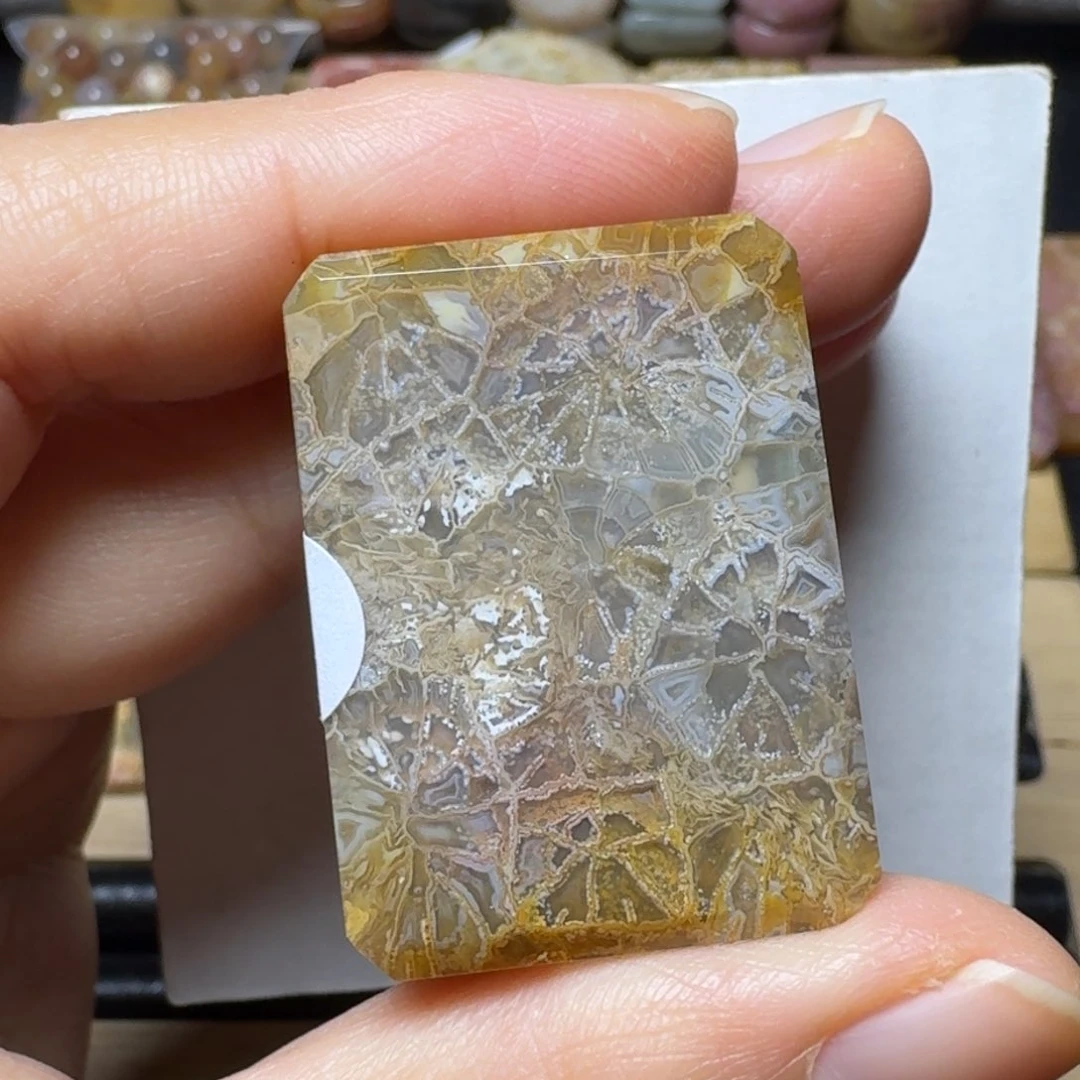 硅化玉飘点彩的万花筒未镶嵌