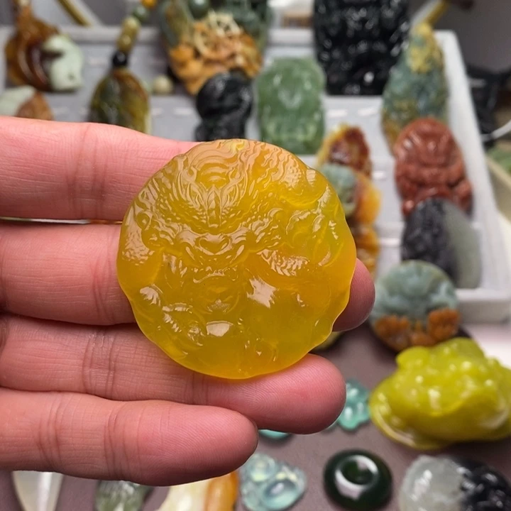 蛇纹石玉未镶嵌颈饰