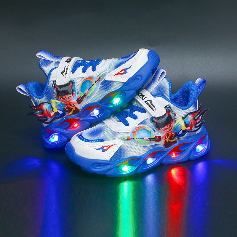 儿童运动鞋男款哪吒亮灯2025春季新款网面透气男童防滑软底跑步鞋