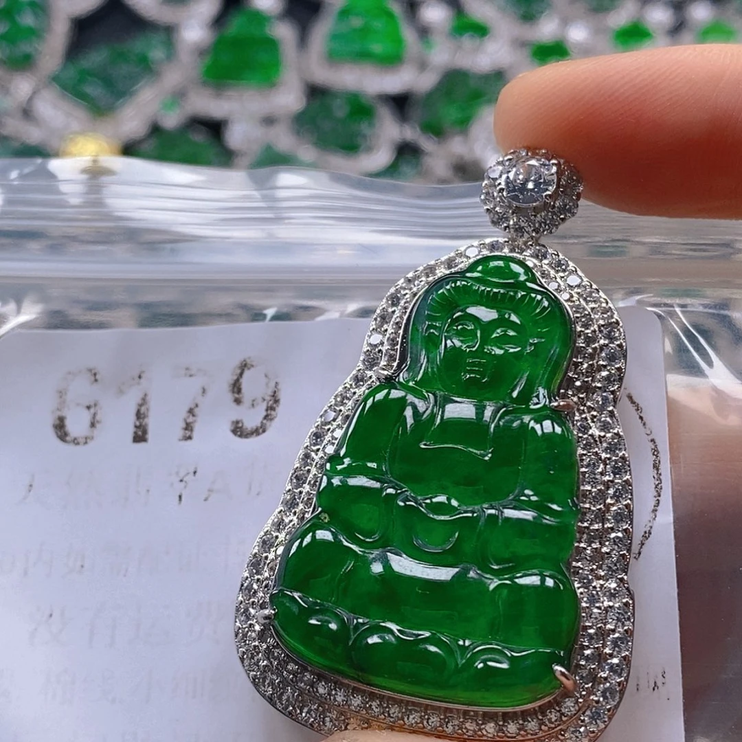 喔***子翡翠未镶嵌吊坠(不含链)