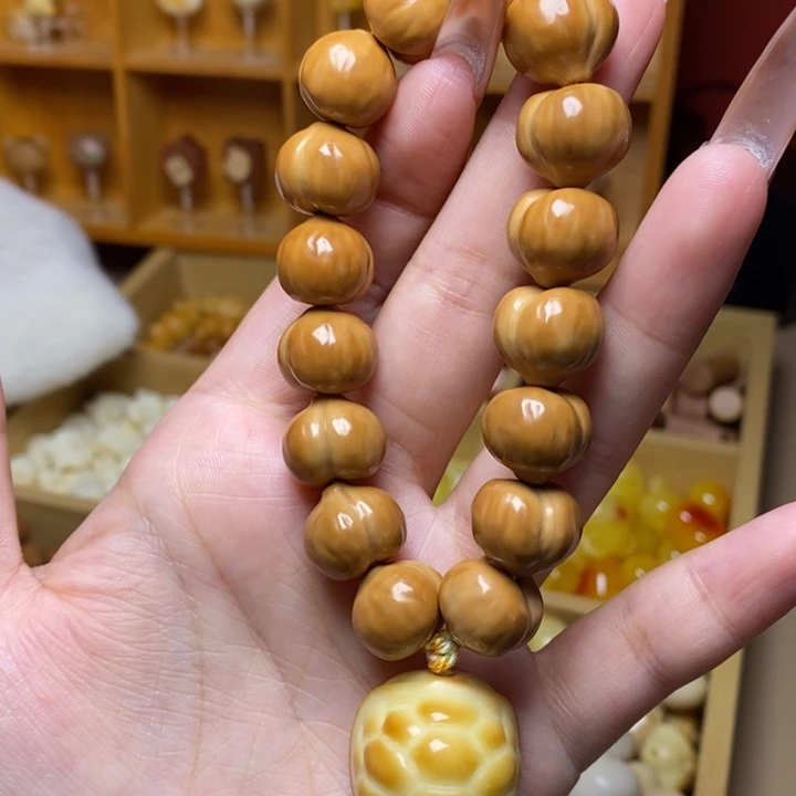 猴头核桃吊坠屁桃手持搭配