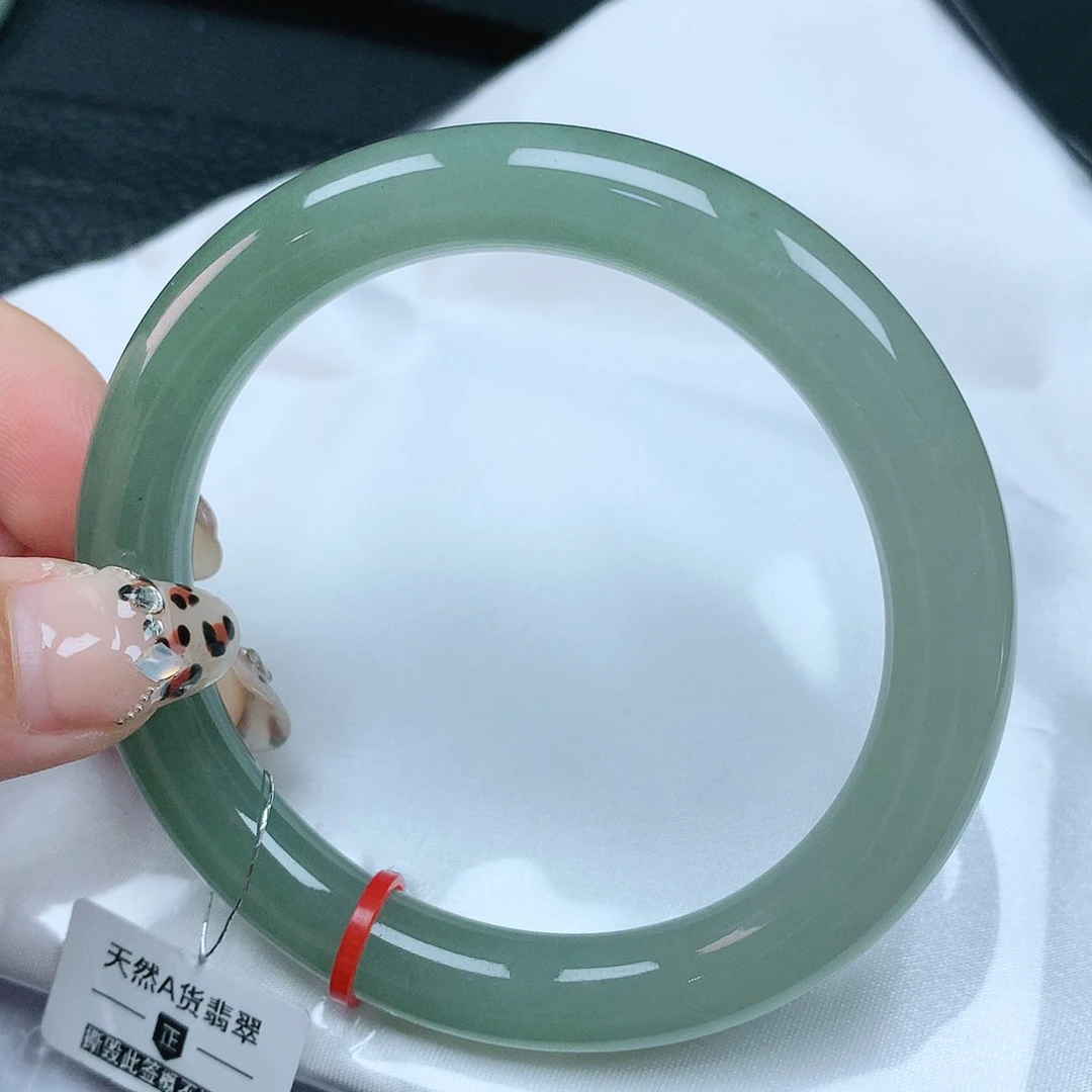 翡翠手镯未镶嵌57圈