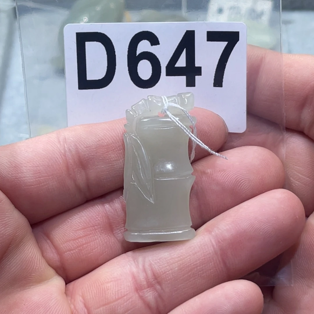 曼***d和田玉未镶嵌颈饰