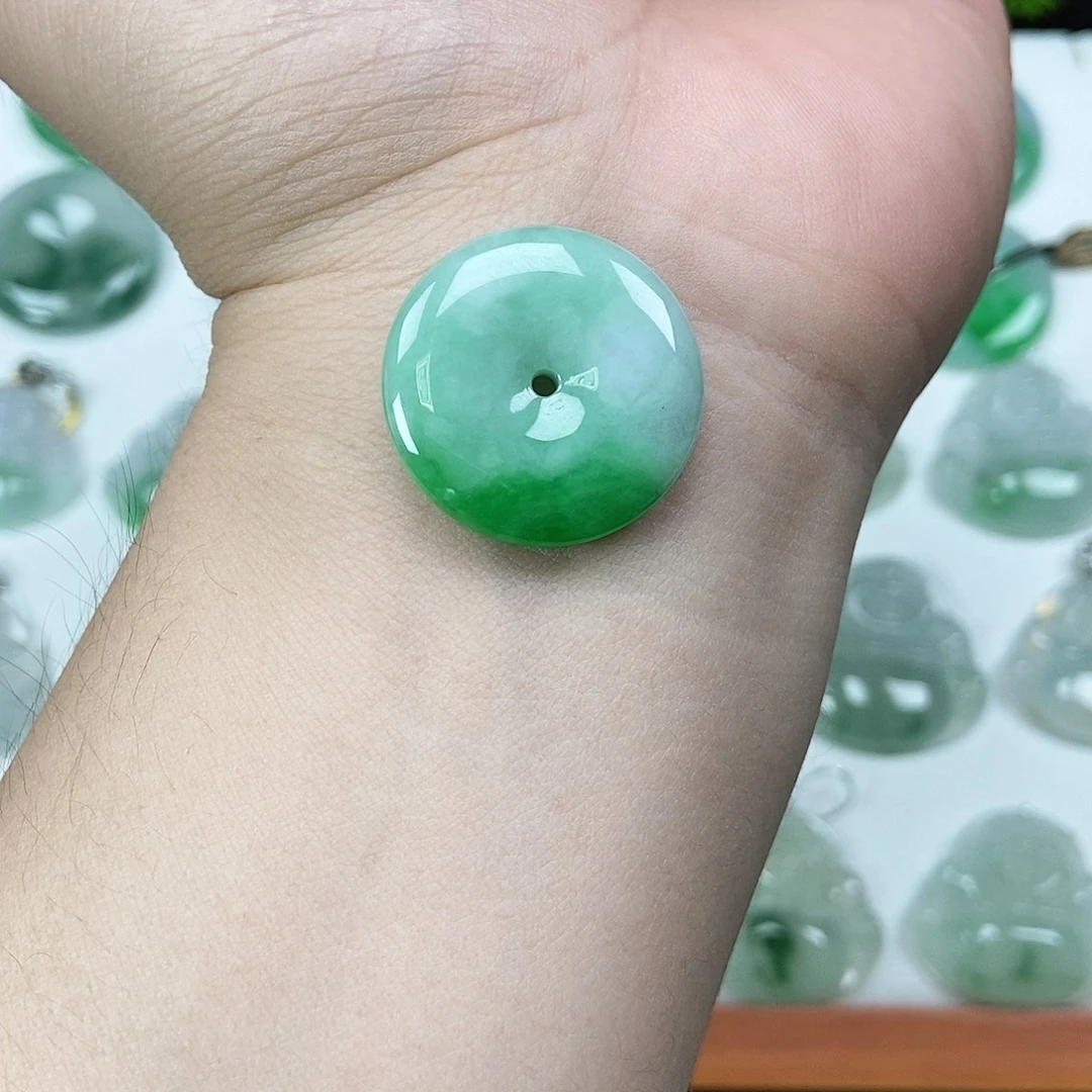 翡翠未镶嵌颈饰吊坠