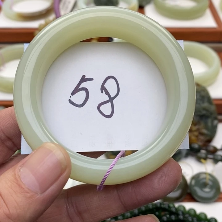 和田玉未镶嵌手镯