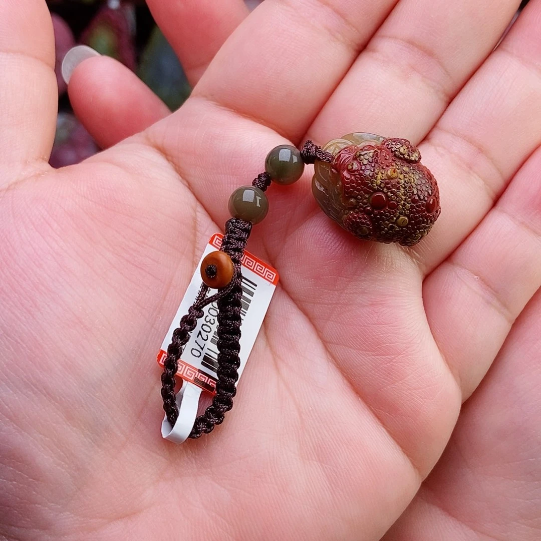 颈饰未镶嵌石英质玉（盐源）