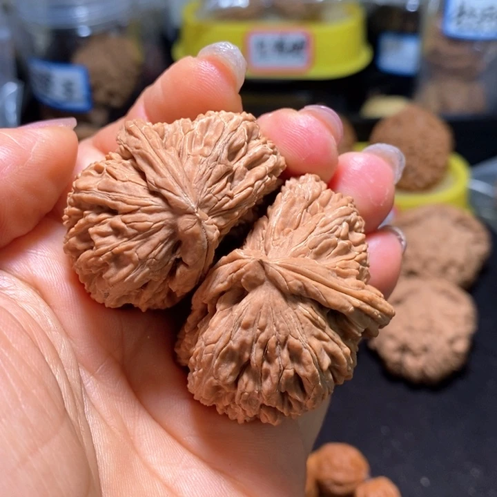 文玩核桃把件黑**片半壁