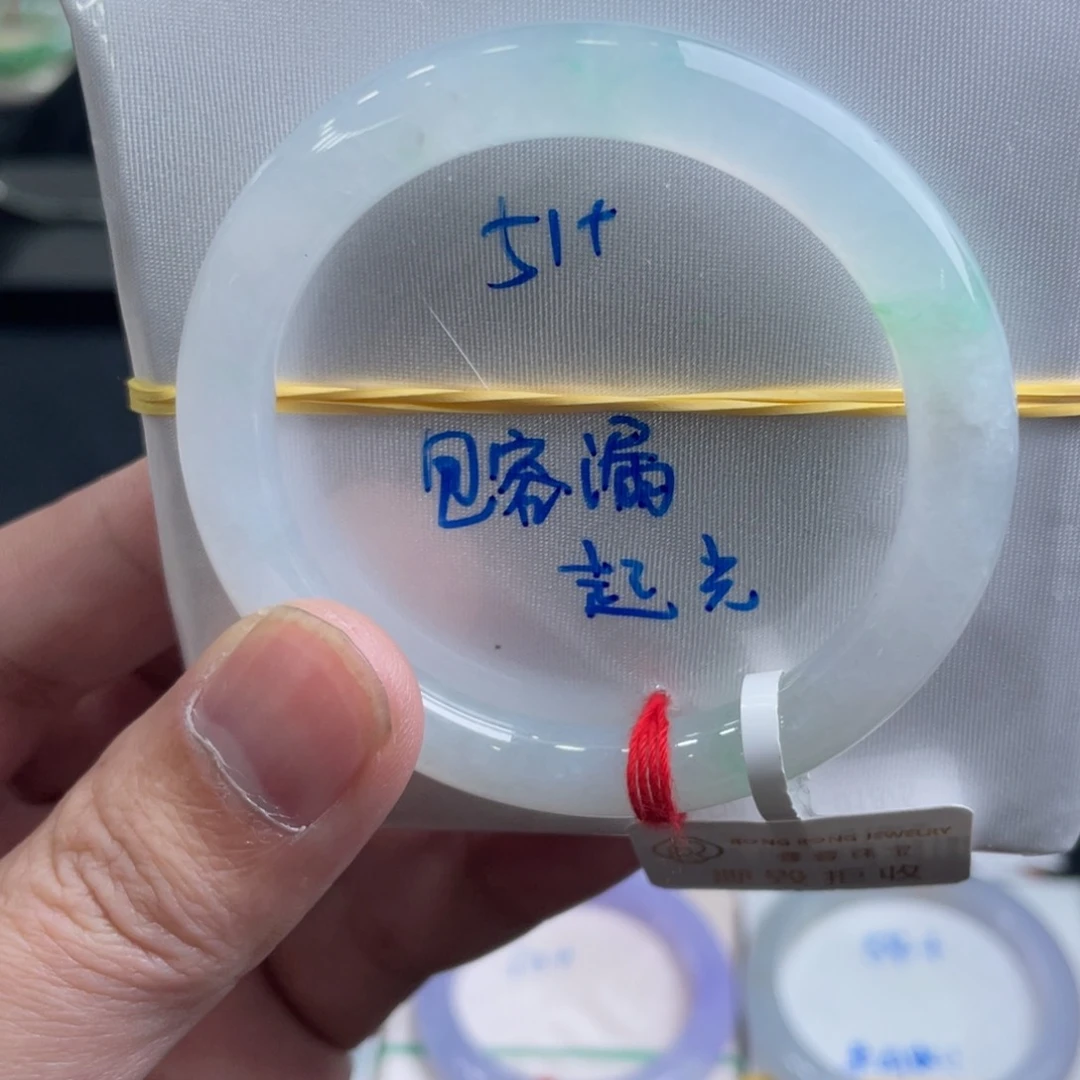 翡翠手镯未镶嵌翡翠手镯