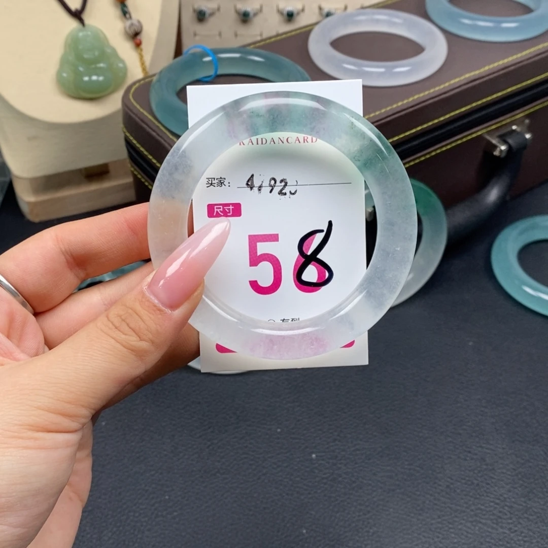 杨***茜石英质玉未镶嵌手镯