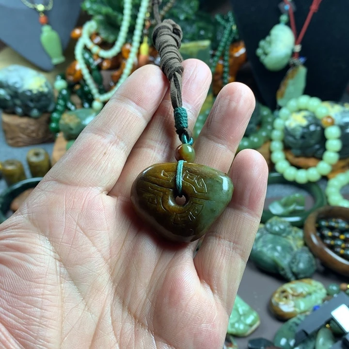 岫岩河磨玉（透闪石质玉）未镶嵌吊坠(赠链)不**之