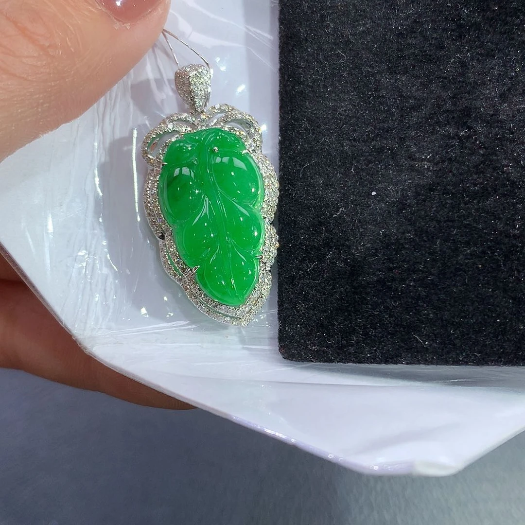 翡翠吊坠(赠链)18K金镶嵌