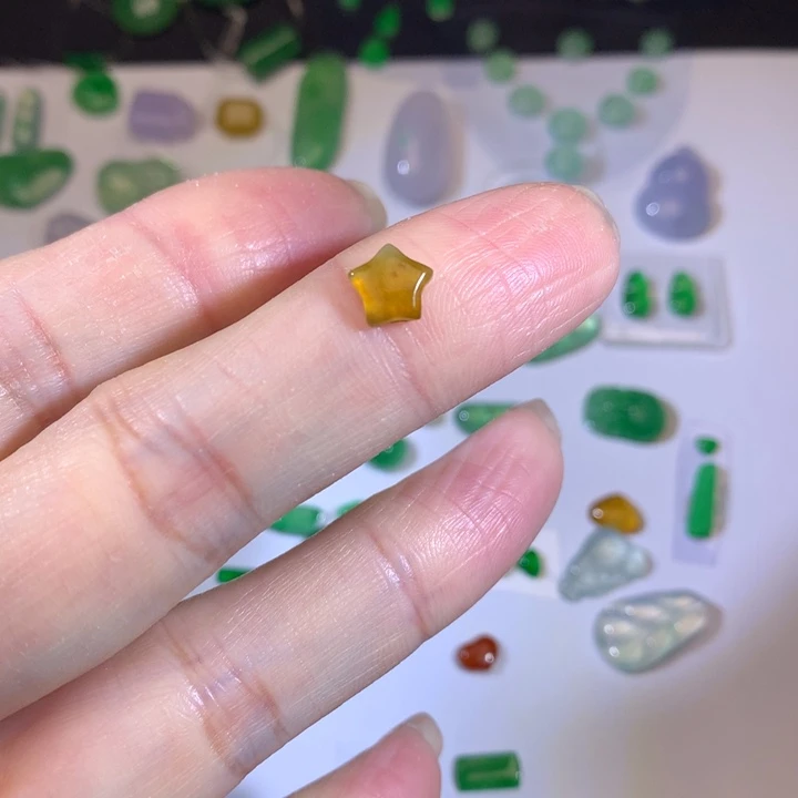 翡翠未镶嵌套链星星