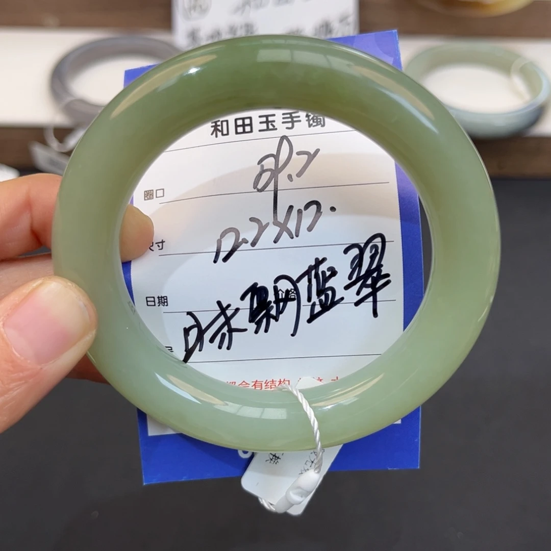 呦***爷和田玉未镶嵌手镯