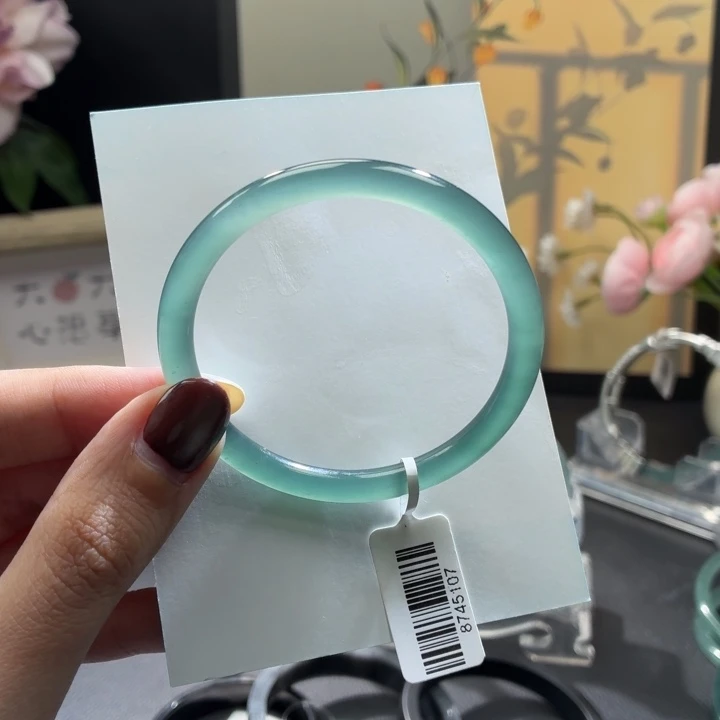 翡翠未镶嵌手镯纯净啤酒瓶绿53