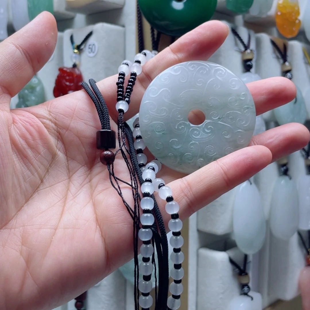 石英质玉（金丝玉）未镶嵌颈饰