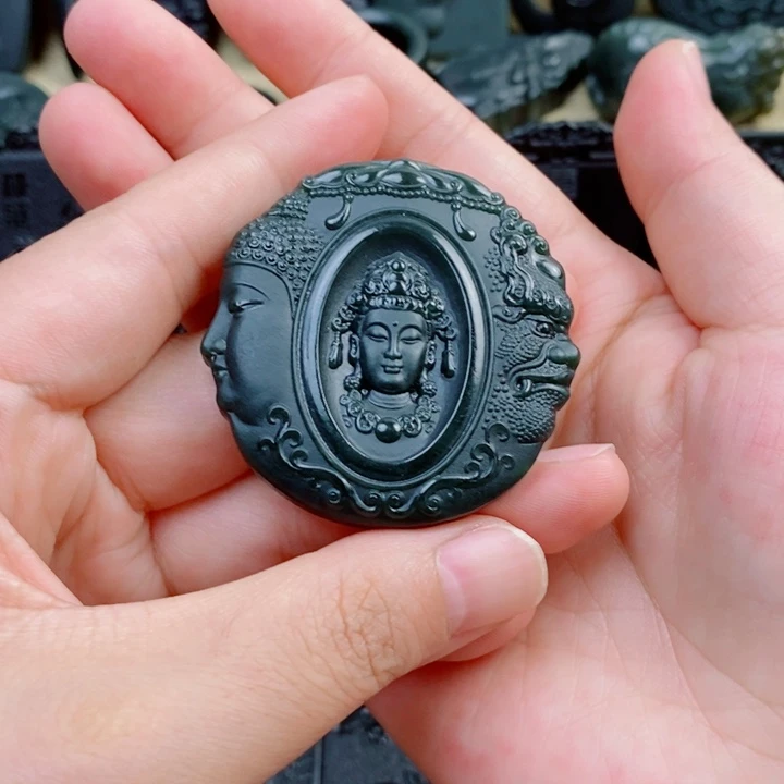 沈***俊和田玉（青玉）未镶嵌颈饰双面雕刻