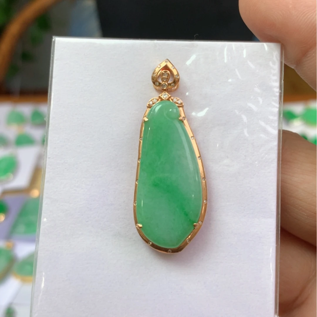 【闪购商品】翡翠颈饰18K金镶嵌徽****）翡翠
