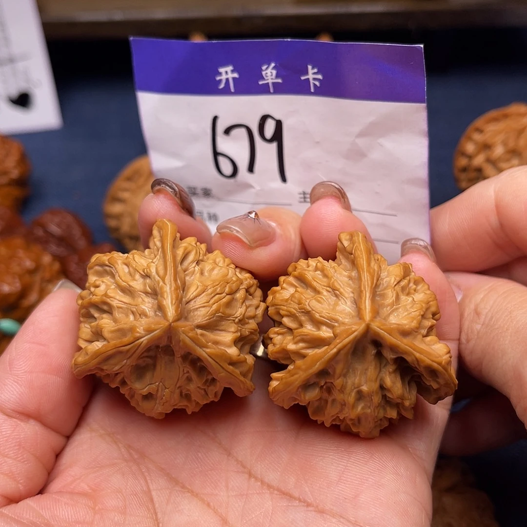 文玩核桃吊坠盘山三棱39