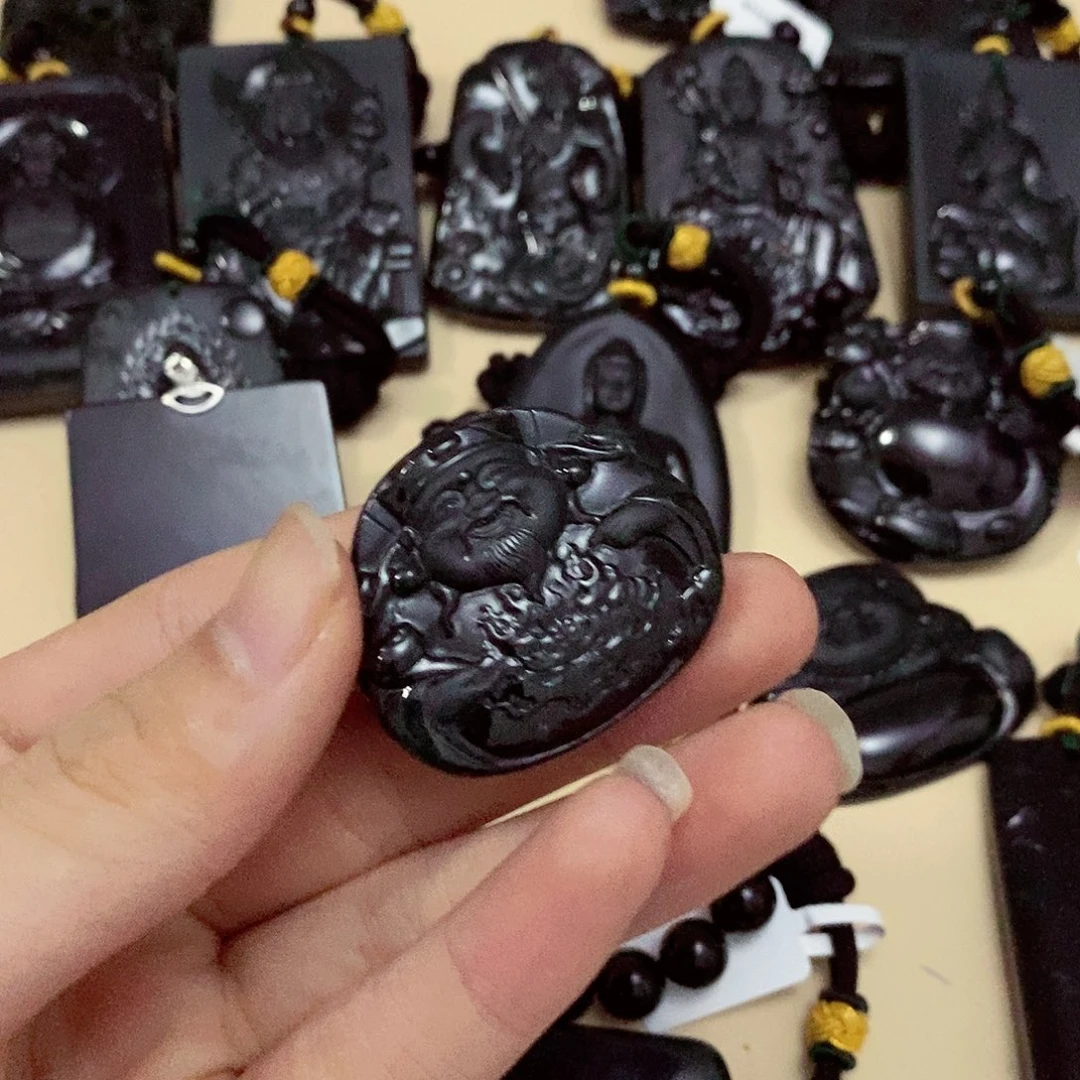 翡翠挂件未镶嵌翡翠