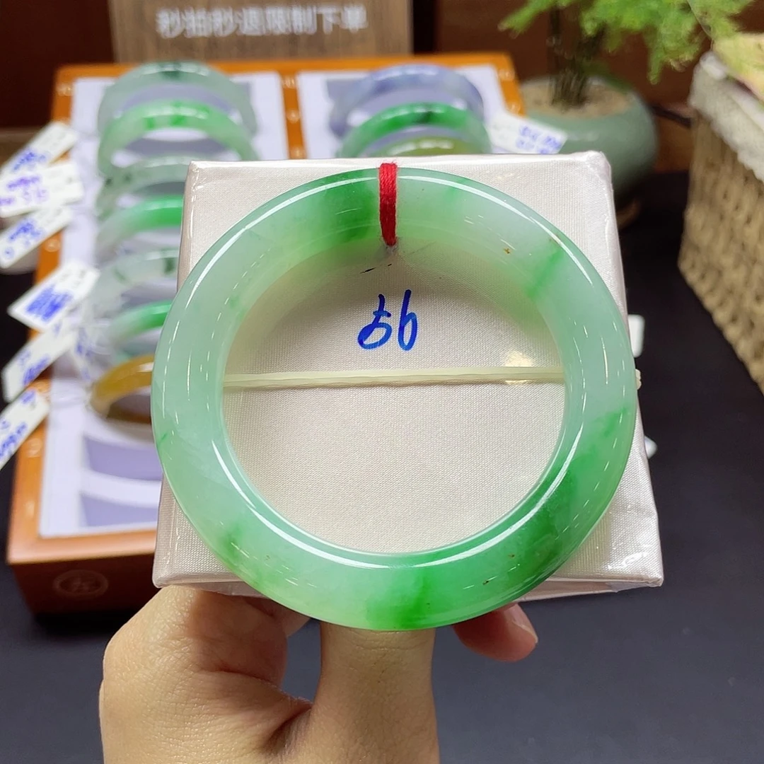 翡翠未镶嵌手镯32 号