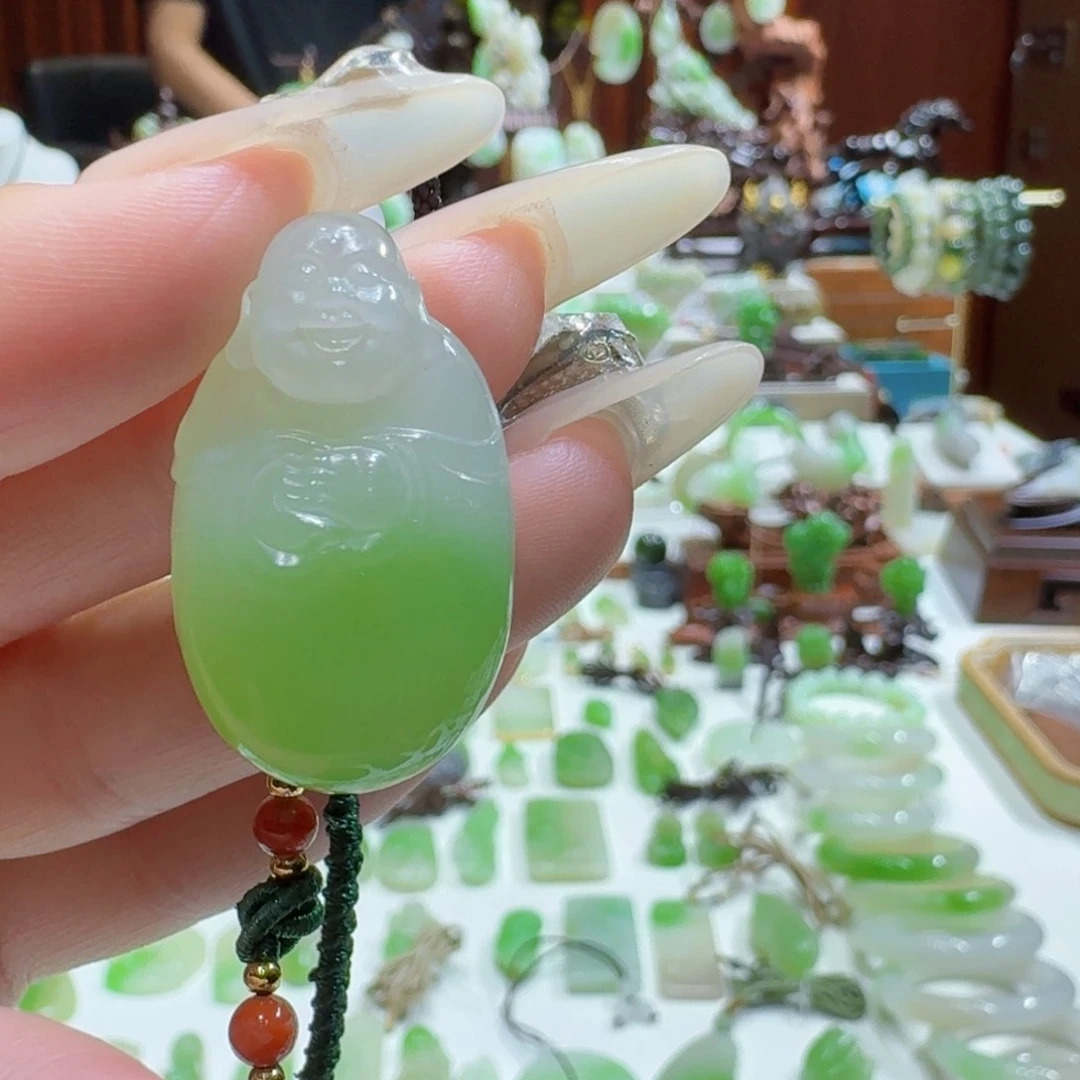 和田玉（翠青玉）未镶嵌挂件翠青抱抱佛