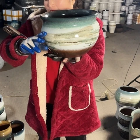 25口18高瑕疵盆子。