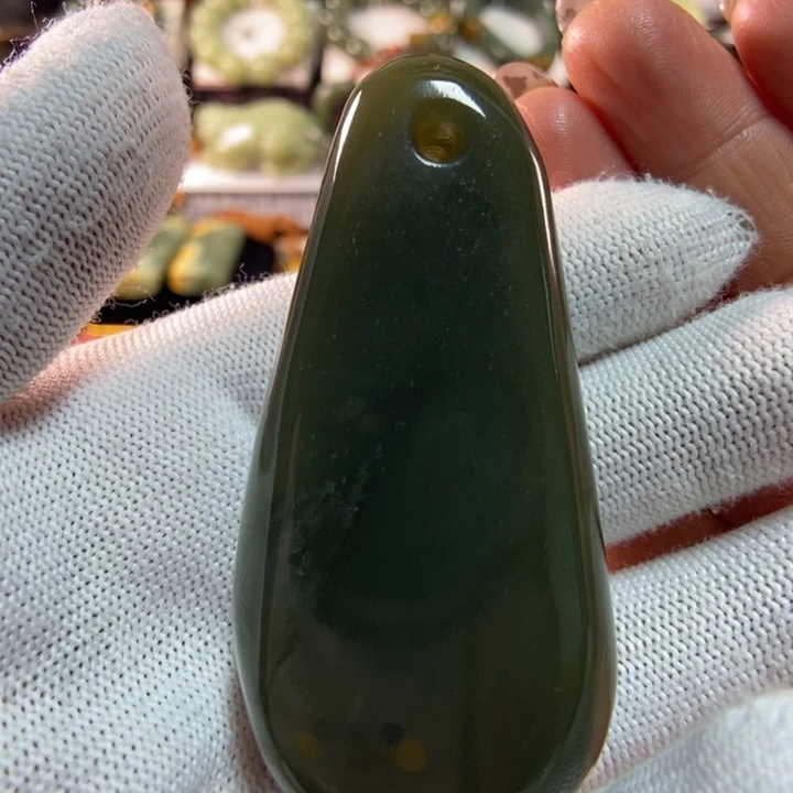 未镶嵌岫岩老玉（透闪石质玉）把件