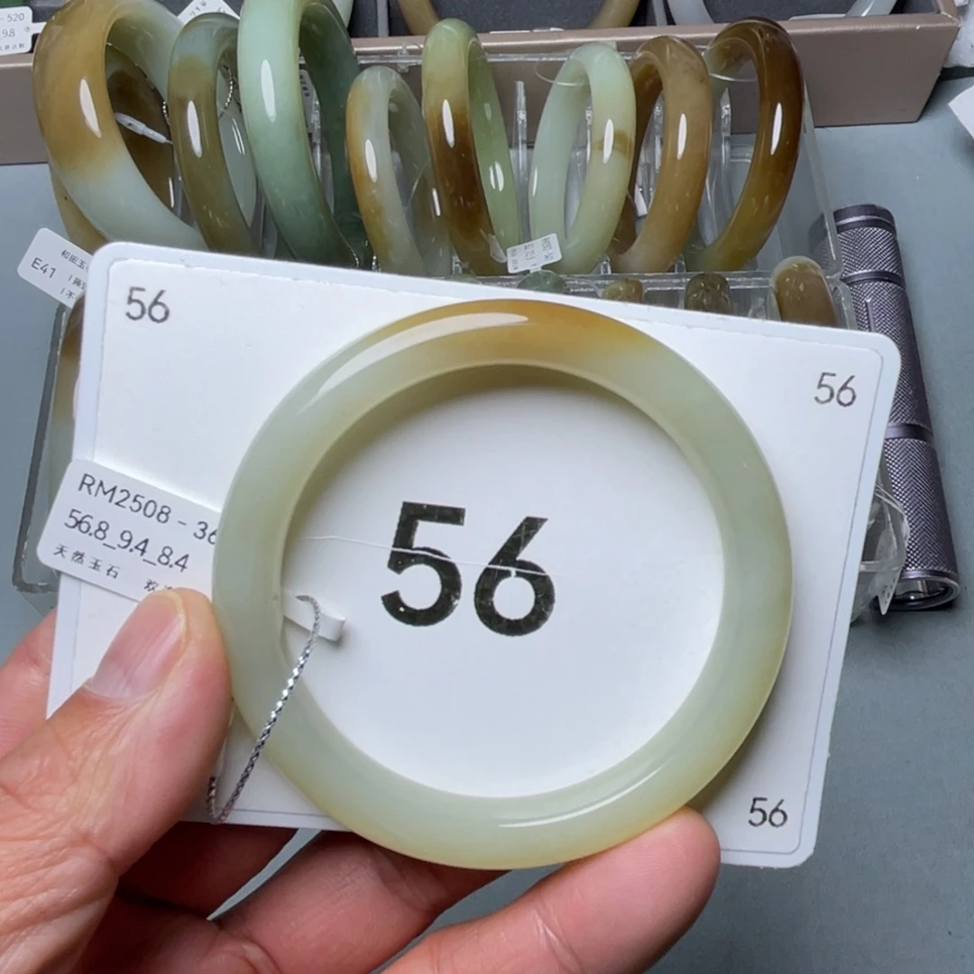 麦***菜和田玉未镶嵌手镯