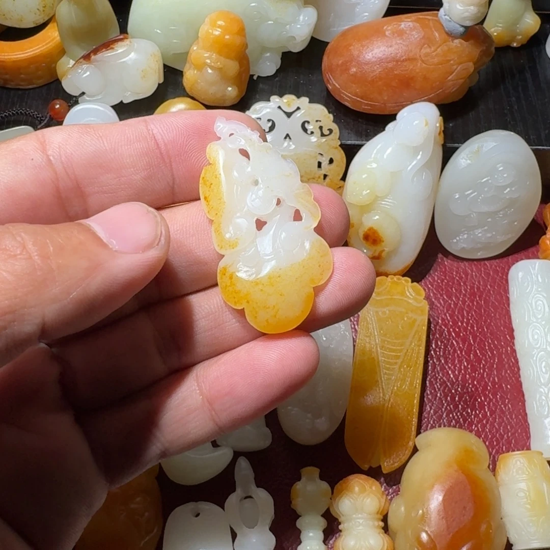 问***愧和田玉未镶嵌挂件